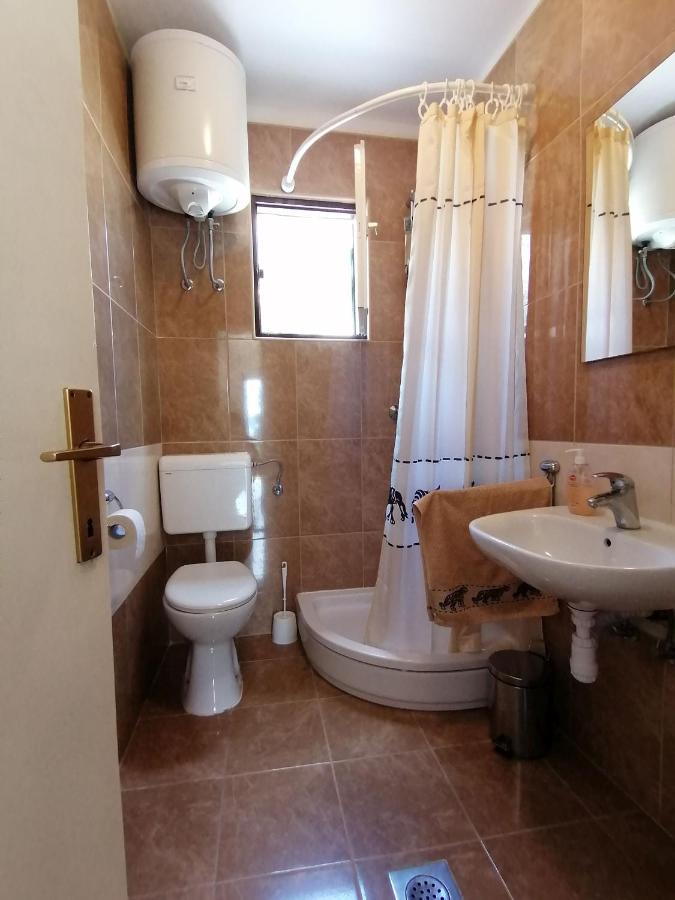 Apartment Borovi With Terrace And Parking بوداكا المظهر الخارجي الصورة